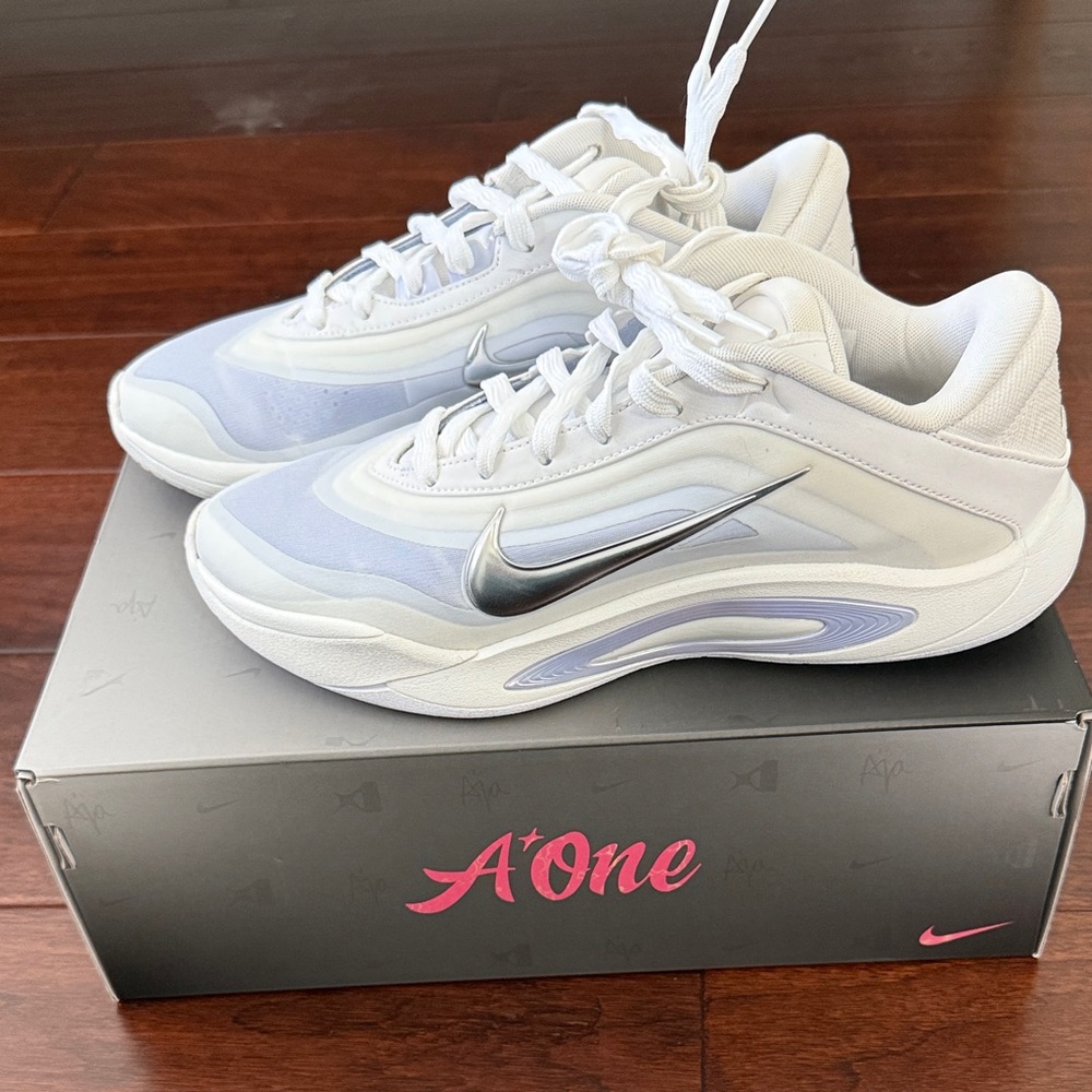 Nike A'One Basketball White and Silver Sneakers size 8.5 Women’s worn 2x